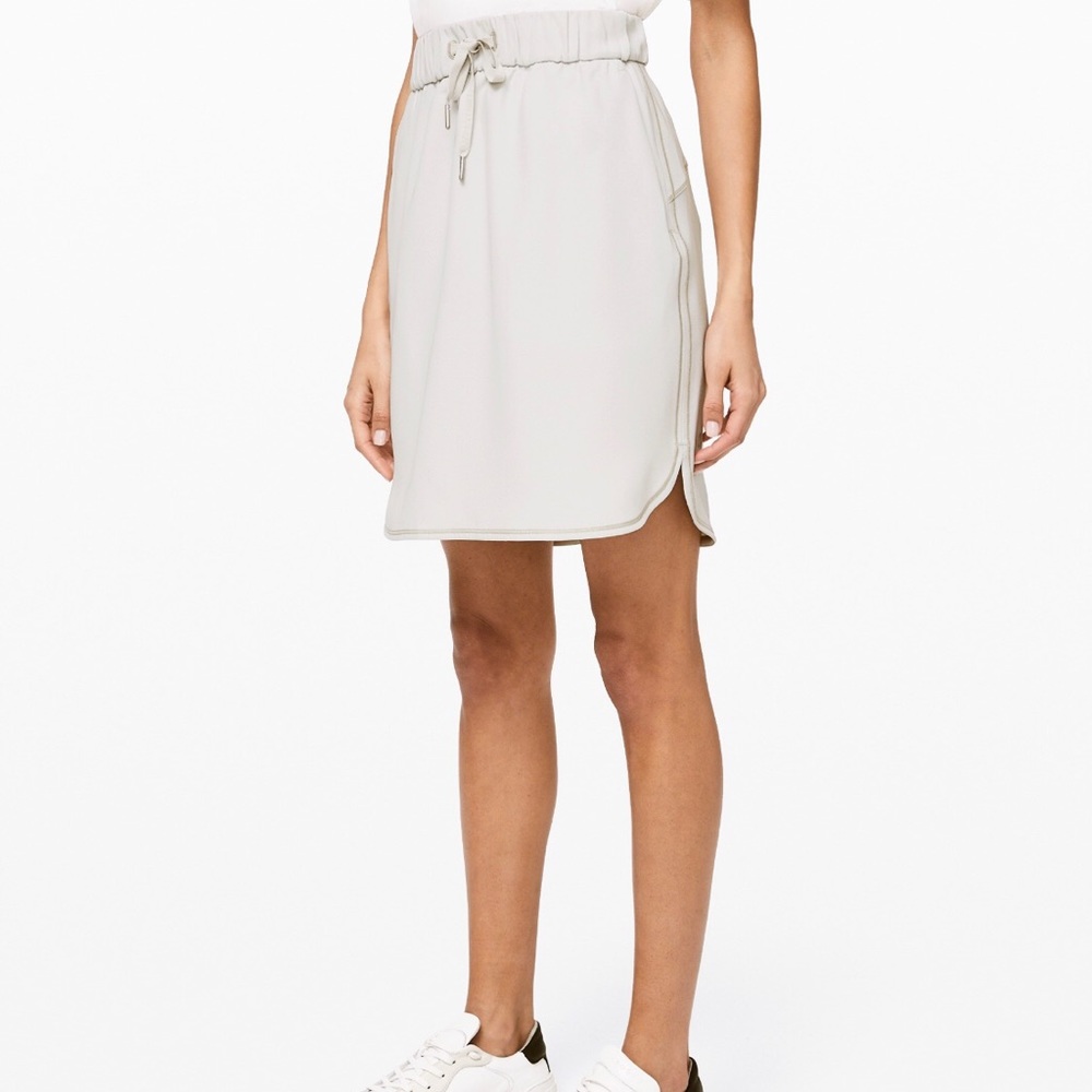 lululemon athletica light khaki skirt